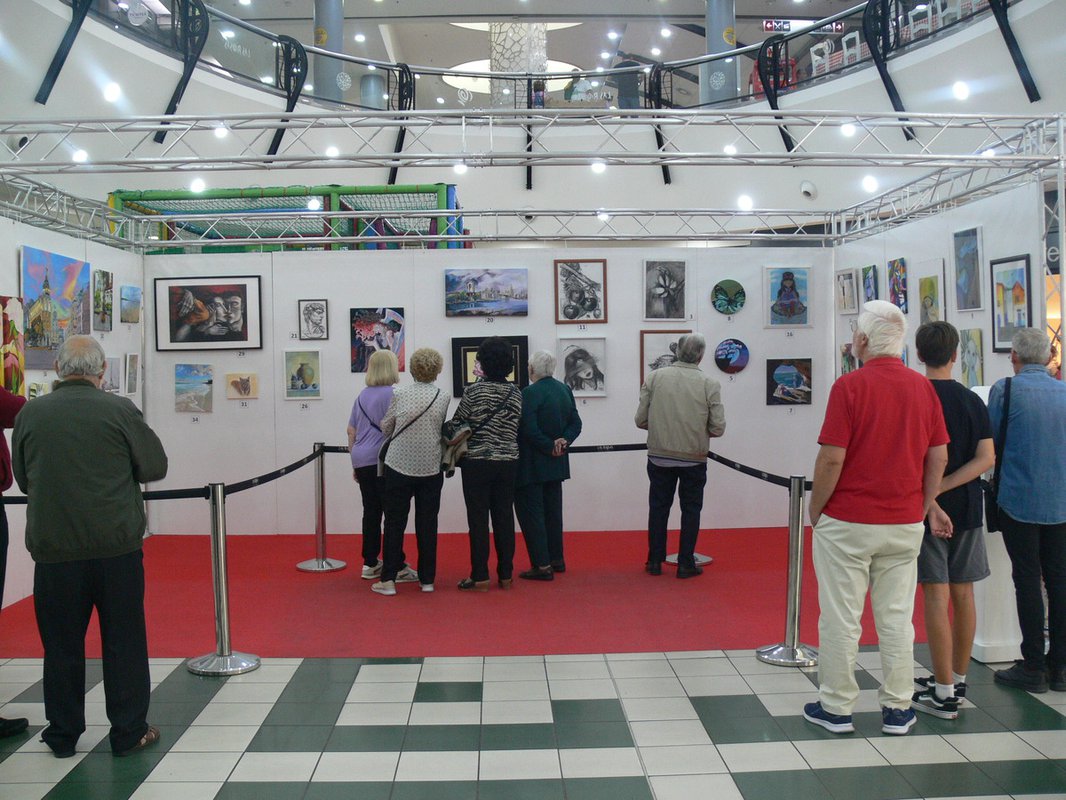 El nuevo espacio 'Great Gallery' de Las Rosas congrega a más de mil personas