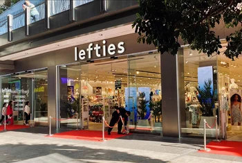 Lefties se suma a las firmas de moda de Splau