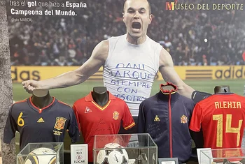 El Tormes inaugura la exposición "Leyendas del deporte"