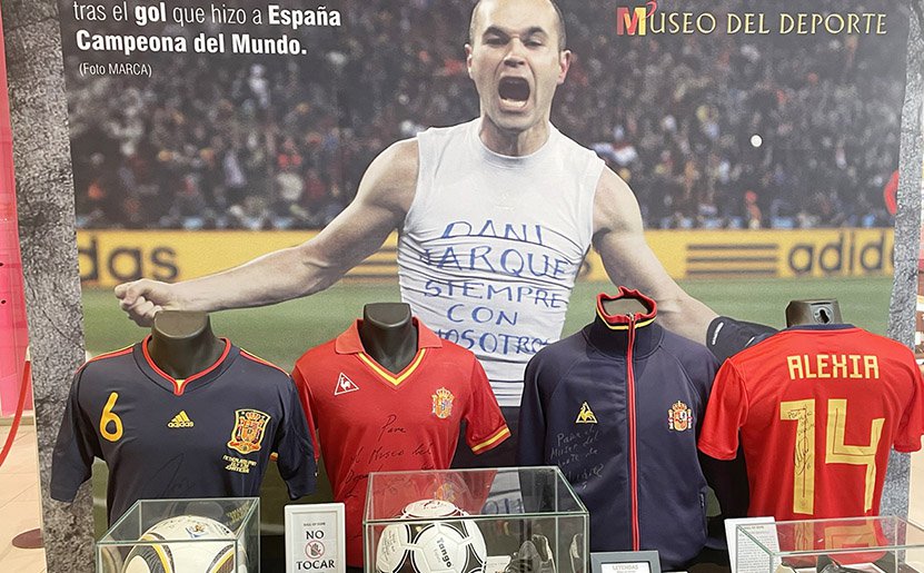 El Tormes inaugura la exposición "Leyendas del deporte"