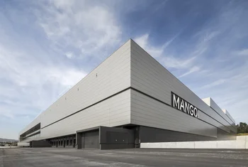 Mango empieza las obras de ampliación de su centro logístico en Lliçà d’Amunt