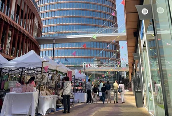 Firma de Álvaro Mayo y Pop-Up Market este fin de semana en Torre Sevilla