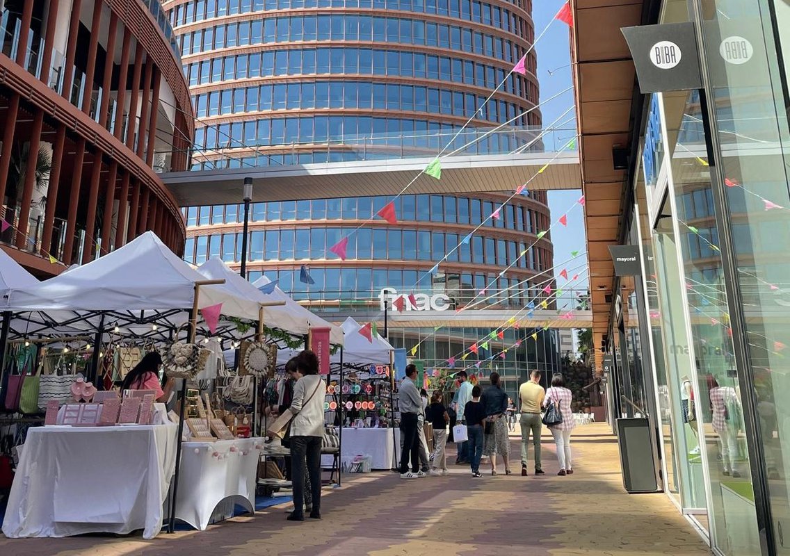 Firma de Álvaro Mayo y Pop-Up Market este fin de semana en Torre Sevilla