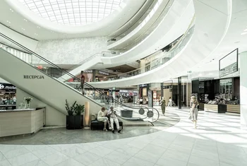 Aumenta la afluencia en centros comerciales respecto a 2021