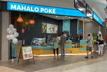 Mahalo Poké aprovecha el verano con nuevas aperturas