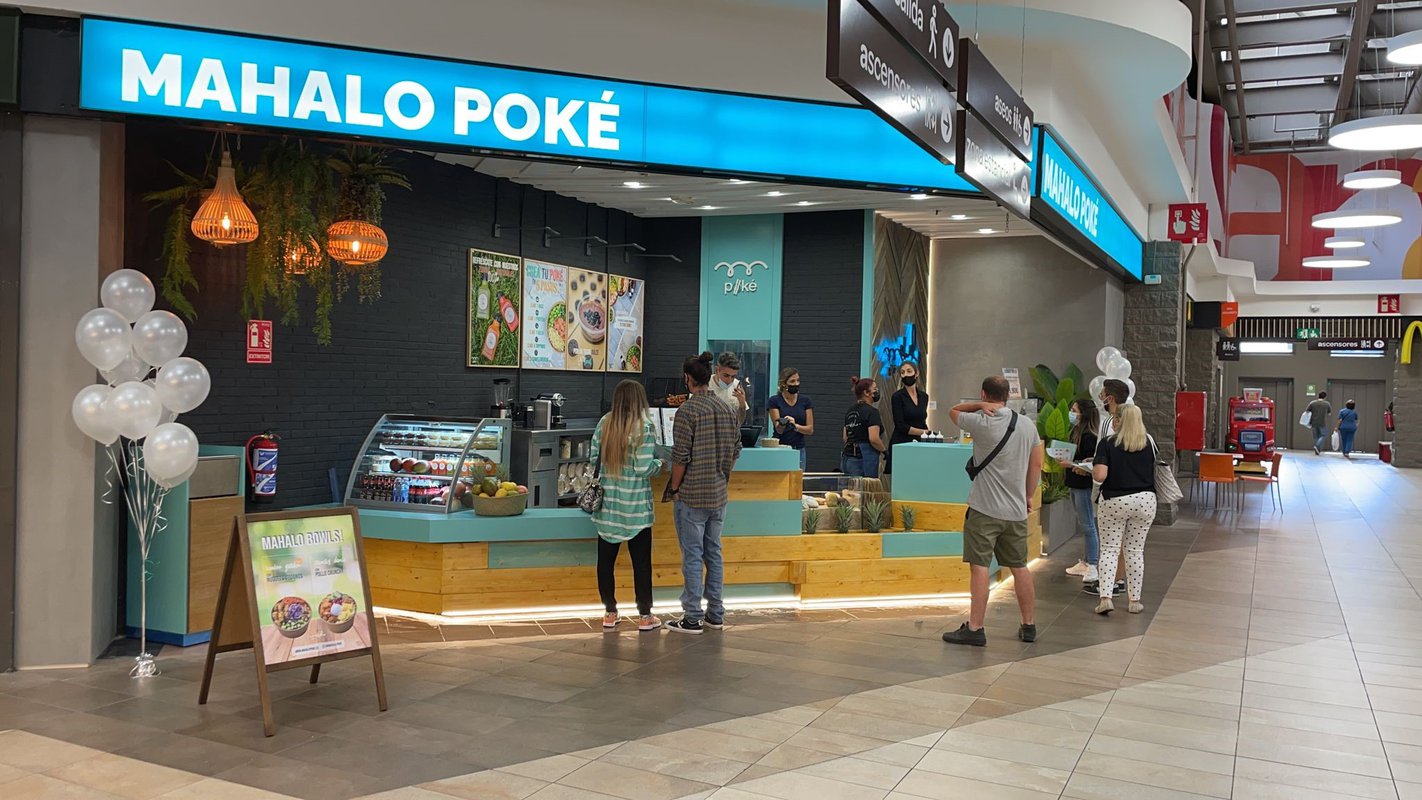 Mahalo Poké aprovecha el verano con nuevas aperturas