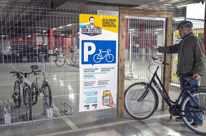 Maremagnum instala un aparcamiento para bicicletas