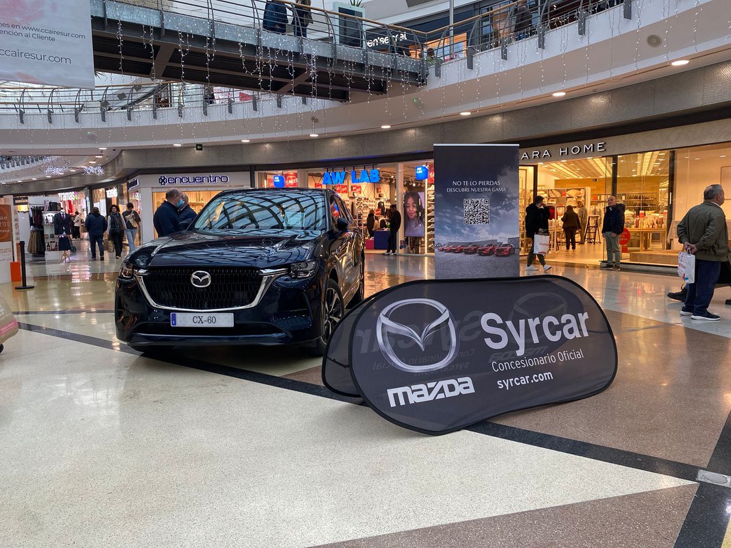 AireSur alberga una exposición de vehículos Mazda