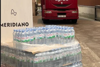 Meridiano dona 700 litros de agua a los afectados por el incendio de Tenerife
