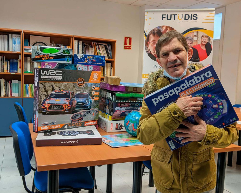 El Corte Inglés dona libros y juegos a personas con discapacidad intelectual