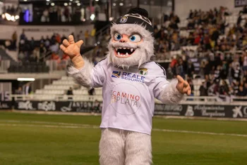 Camino de la Plata organiza la 'Fiesta del Fútbol' con la mascota del Burgos CF