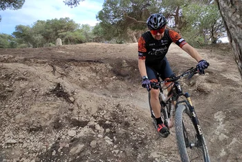 Murias Parque Melilla renueva su apoyo al ciclista Javier Iglesias