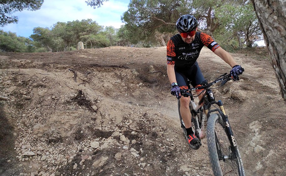 Murias Parque Melilla renueva su apoyo al ciclista Javier Iglesias