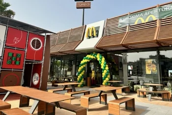 Un restaurante de McDonald's abre sus puertas en el parque comercial Janer