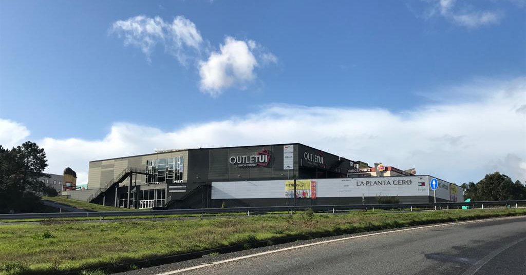 opticoa-se-instala-en-el-centro-comercial-outletui-revista-centros