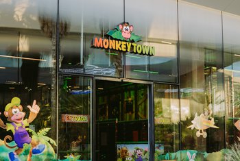 Oasiz dinamiza su oferta de ocio familiar con la llegada de Monkey Town
