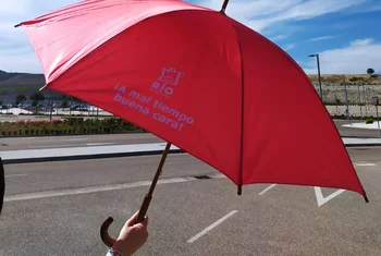 Río Shopping regala paraguas a sus clientes