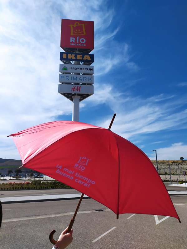 Río Shopping regala paraguas a sus clientes