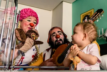 The Outlet Stores Alicante y Payasospital llevan la risa a niños hospitalizados