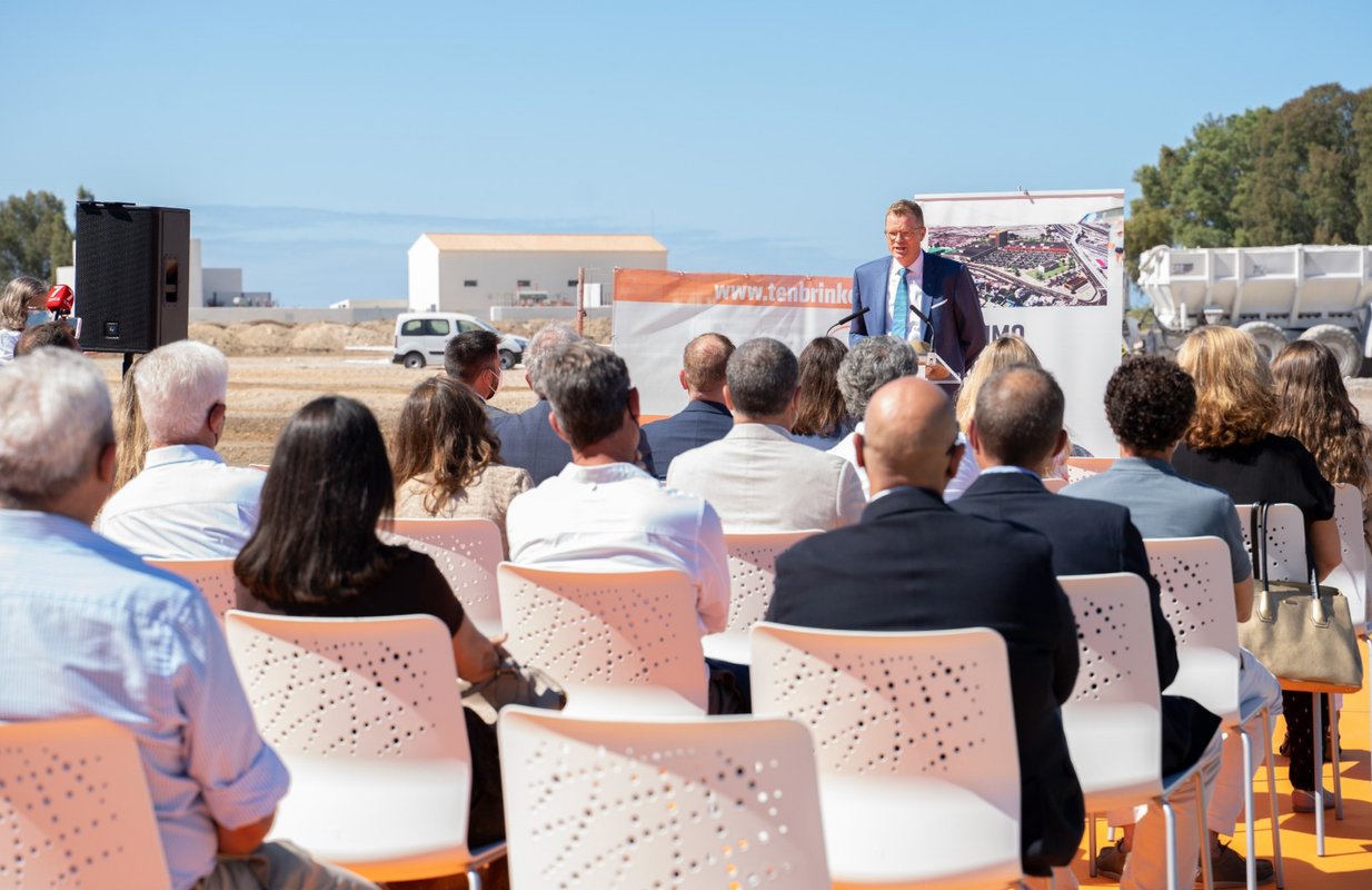 Ten Brinke coloca la primera piedra de su parque comercial en Cádiz