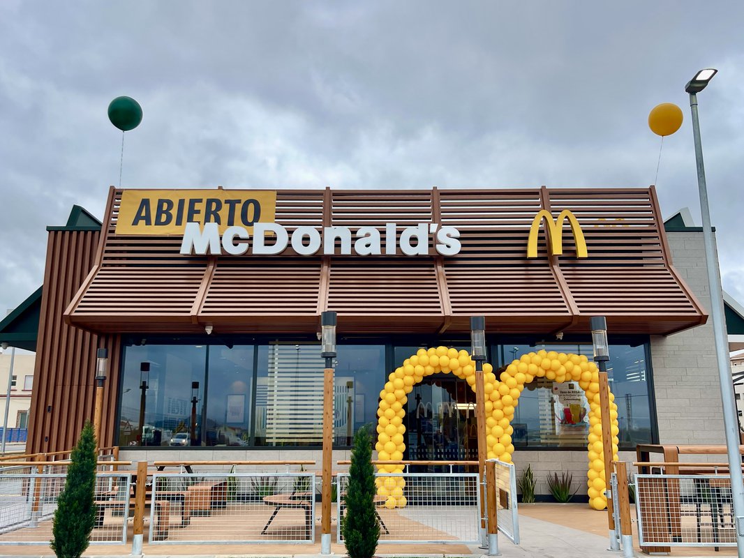 McDonald’s abre su primer restaurante en Oliva