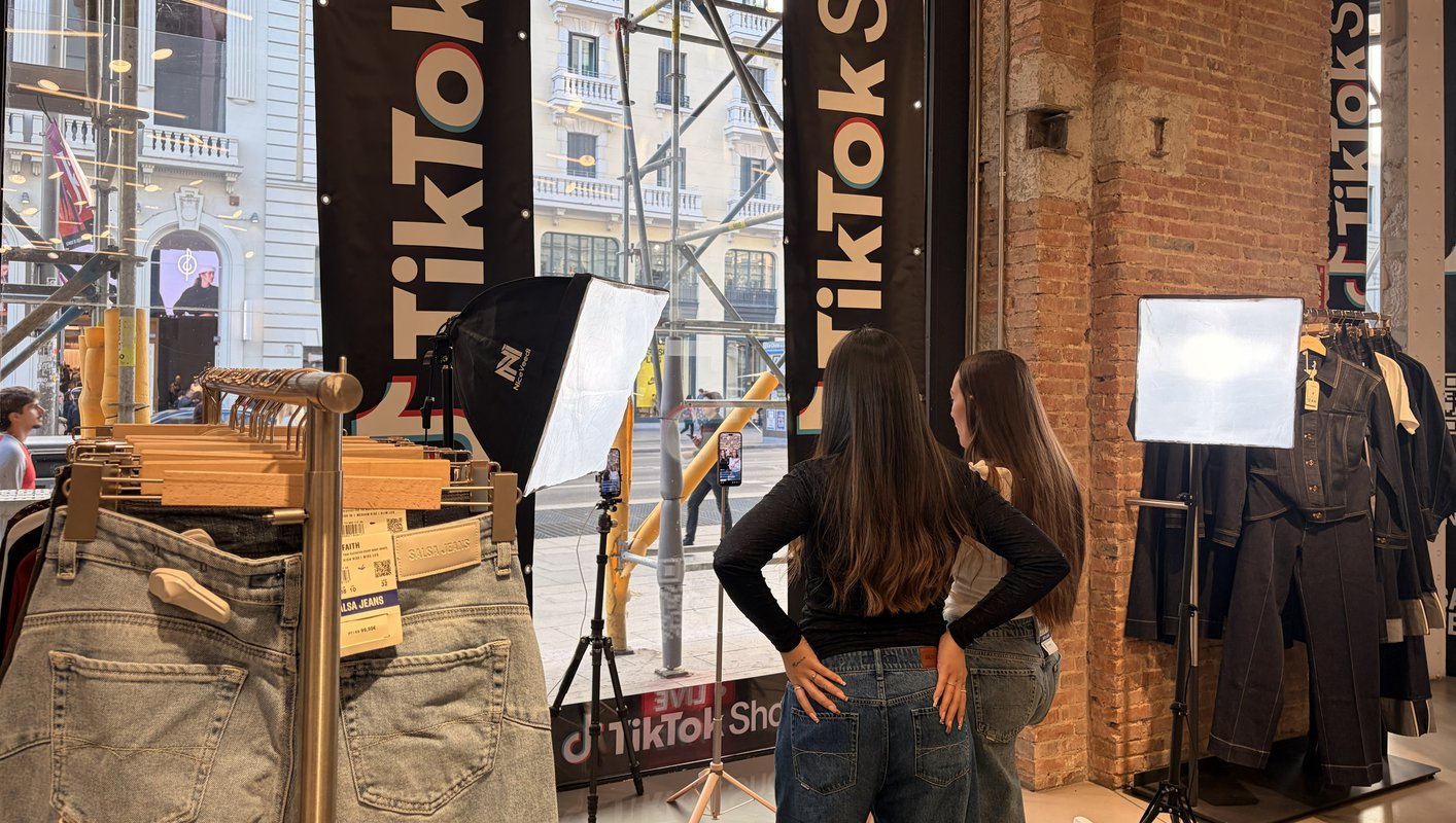 SALSA Jeans estrena su primer LIVE Shopping en TikTok Shop desde Gran Vía