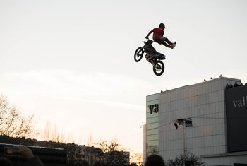 Vallsur organiza una exposición de motos clásicas y un show de Freestyle Motocross