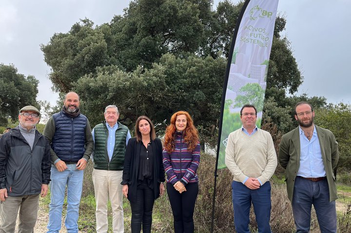 Silicius planta 1.500 árboles en el Parque Natural de los Alcornocales, en Cádiz