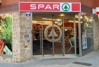 Valvi suma dos supermercados Spar en Girona