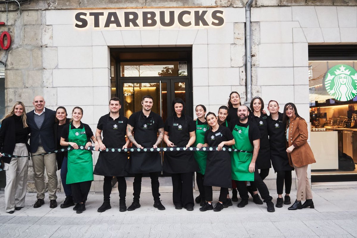 Starbucks inaugura nueva tienda en Santander