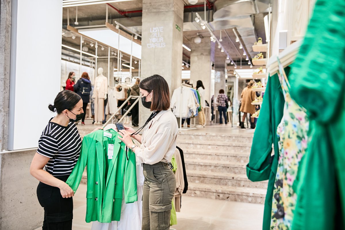Zara y Stradivarius abren en el Edificio España