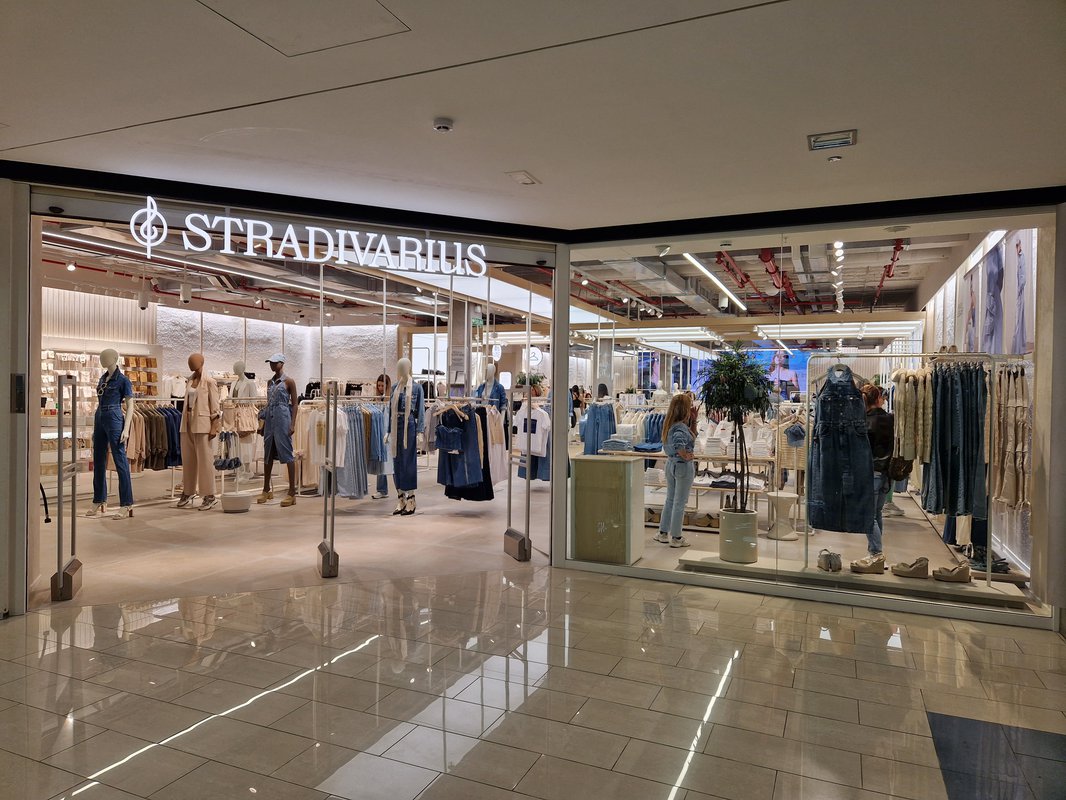 Stradivarius regresa al Centro Comercial La Marina