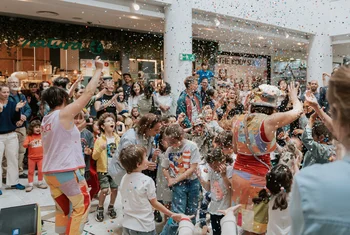 Arturo Soria Plaza acoge una antesala del Festival Titirimundi con espectáculos gratuitos