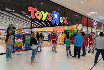 Toys “R” Us inaugura una tienda en Albacenter bajo un nuevo concepto