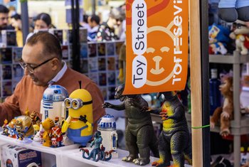 Torre Sevilla acoge el Toy Street Market con juguetes retro y actividades familiares