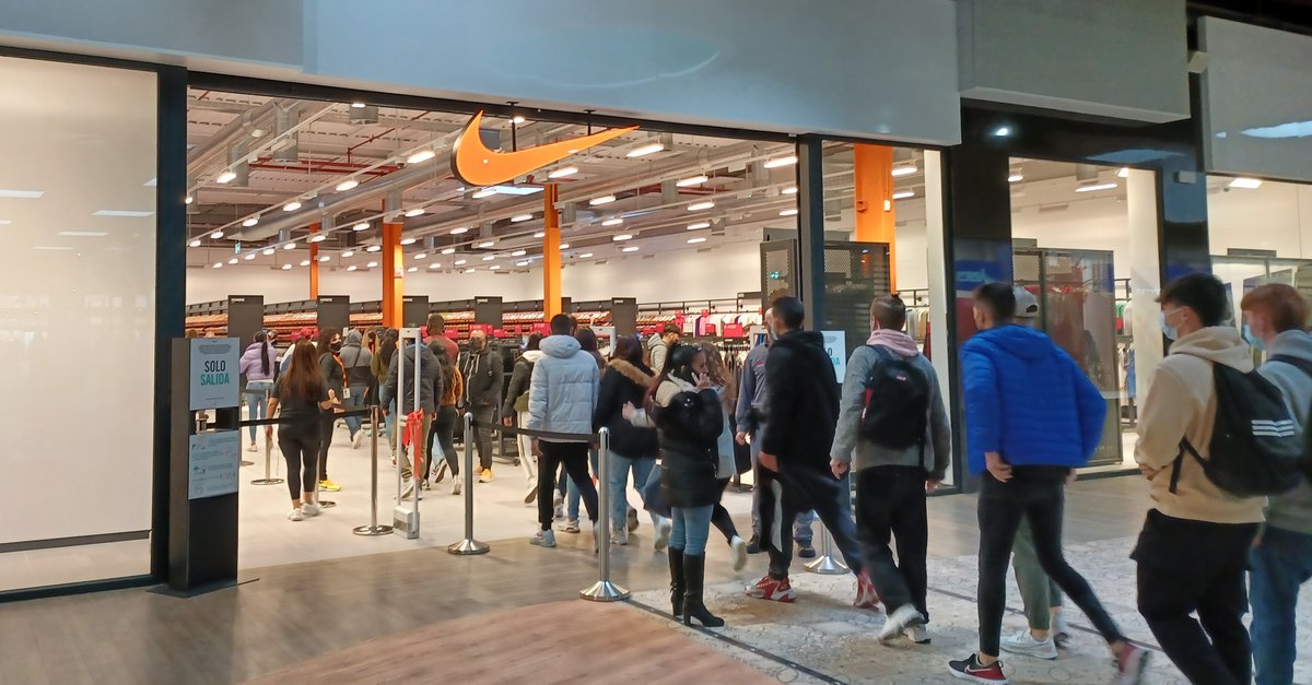 Nike Clearance Store reabre en The Outlet Stores Alicante Revista Centros Comerciales