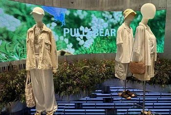 Pull&Bear renueva su concepto de tienda en Marineda City