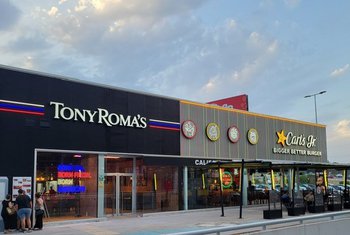 Tony Roma’s se estrena en Cádiz con un nuevo restaurante en Bahía Plaza