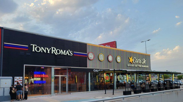 Tony Roma’s se estrena en Cádiz con un nuevo restaurante en Bahía Plaza