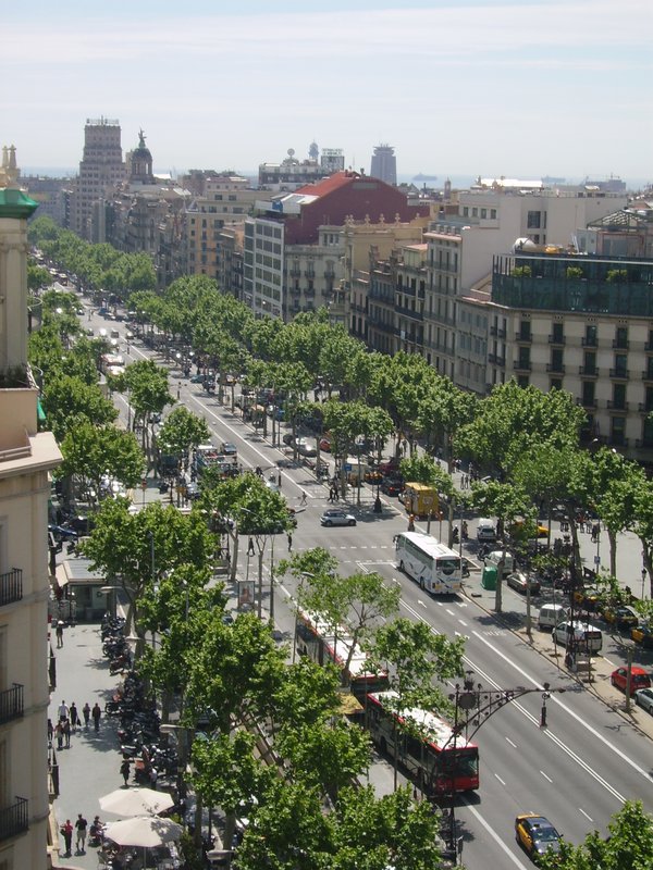 Passeig de Gràcia, la calle comercial más cara de España