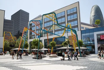 URW promueve el empleo juvenil en sus centros comerciales de Barcelona