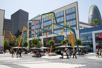 URW promueve el empleo juvenil en sus centros comerciales de Barcelona