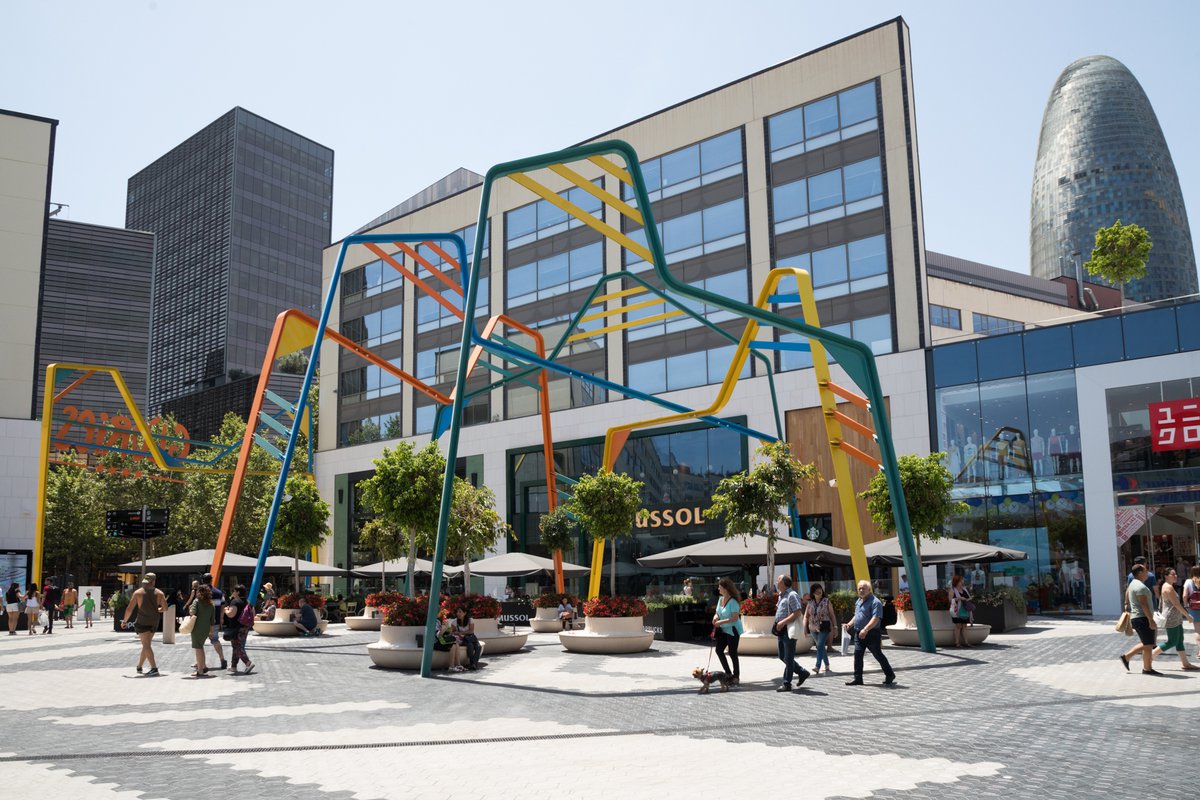 URW promueve el empleo juvenil en sus centros comerciales de Barcelona