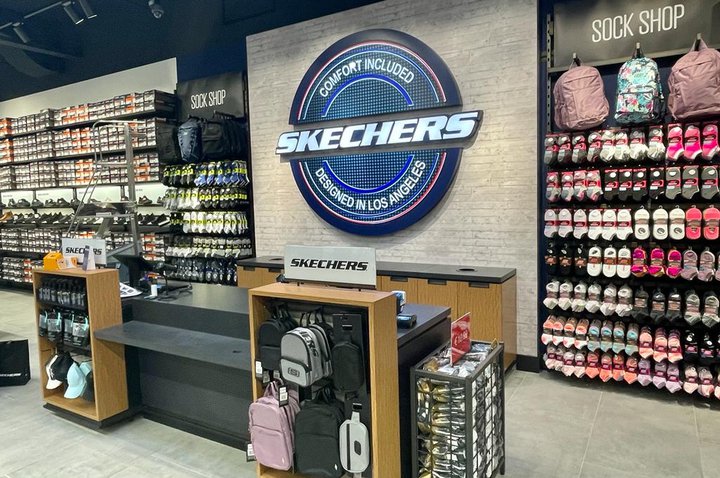 Una tienda outlet de Skechers aterriza en Factory - Revista Comerciales