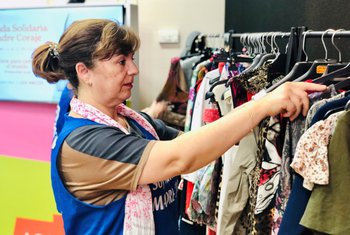 Madre Coraje abre una tienda itinerante en Los Arcos