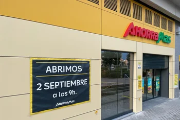 AhorraMas reabre dos tiendas en Madrid