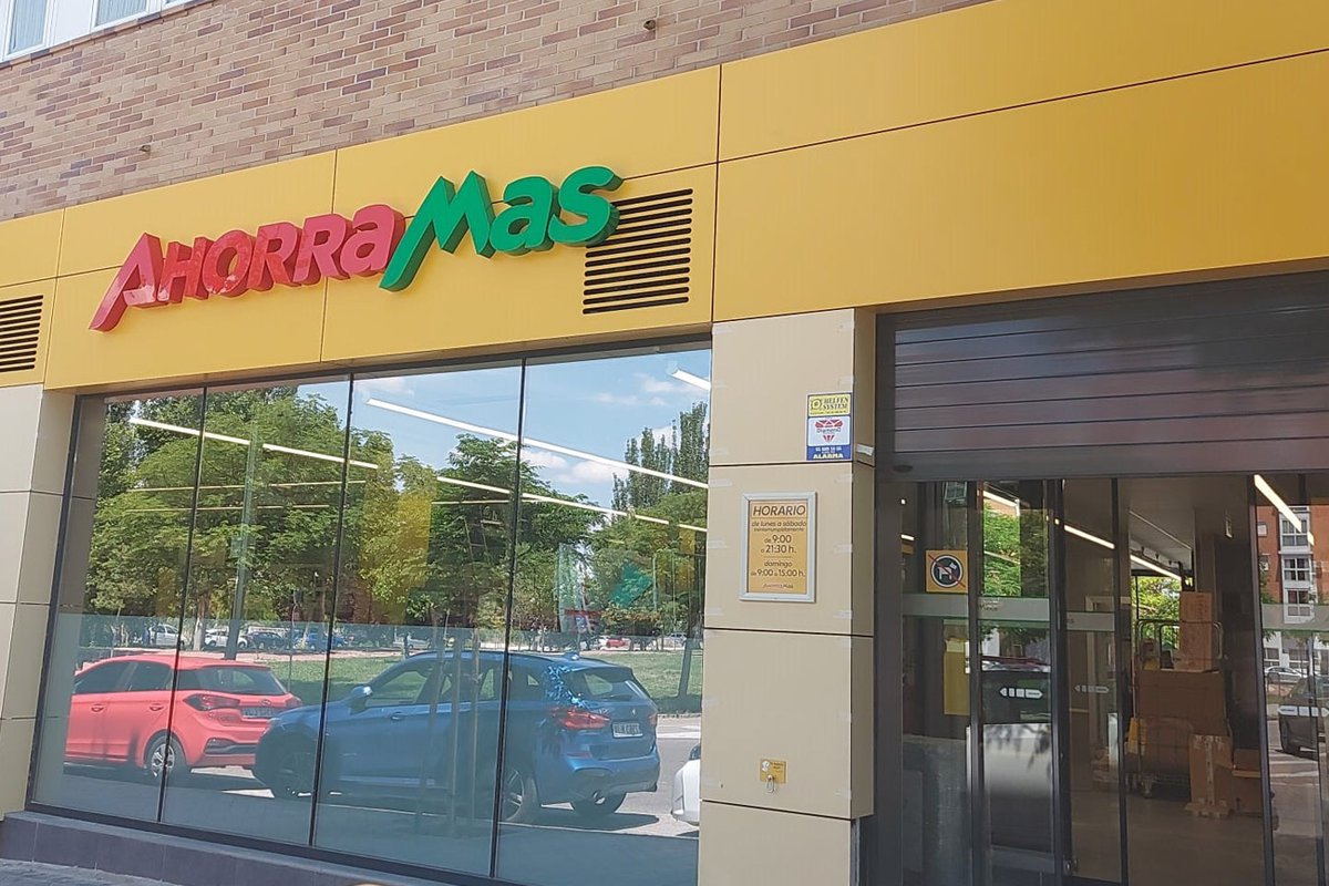 Ahorramas reabre supermercados en Madrid