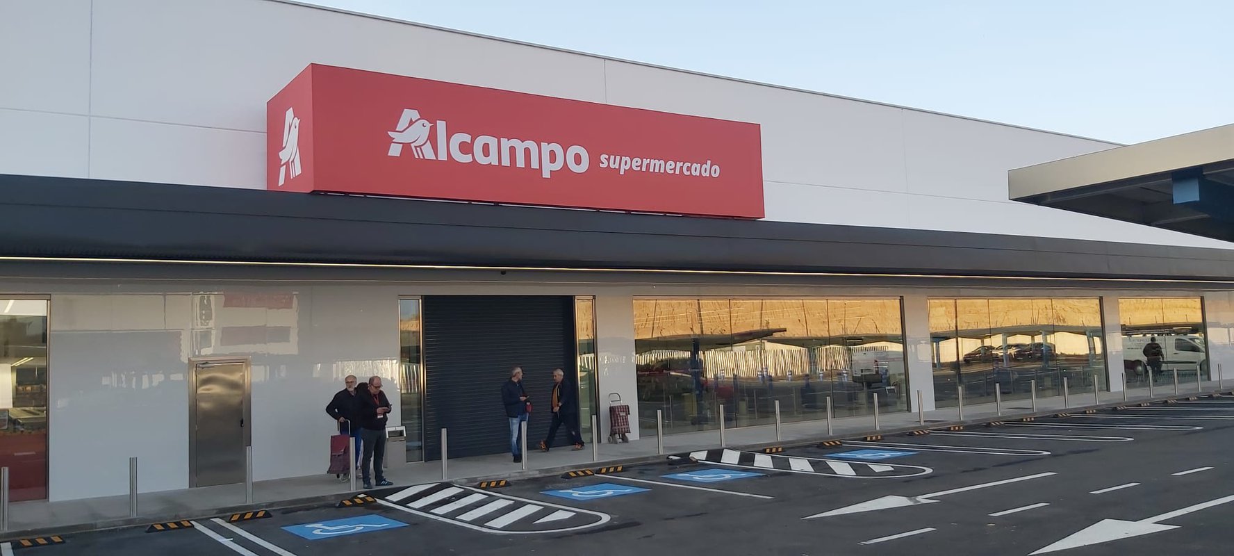 Alcampo materializa su apuesta por las franquicias con un nuevo supermercado en OMO Arroyomolinos Park