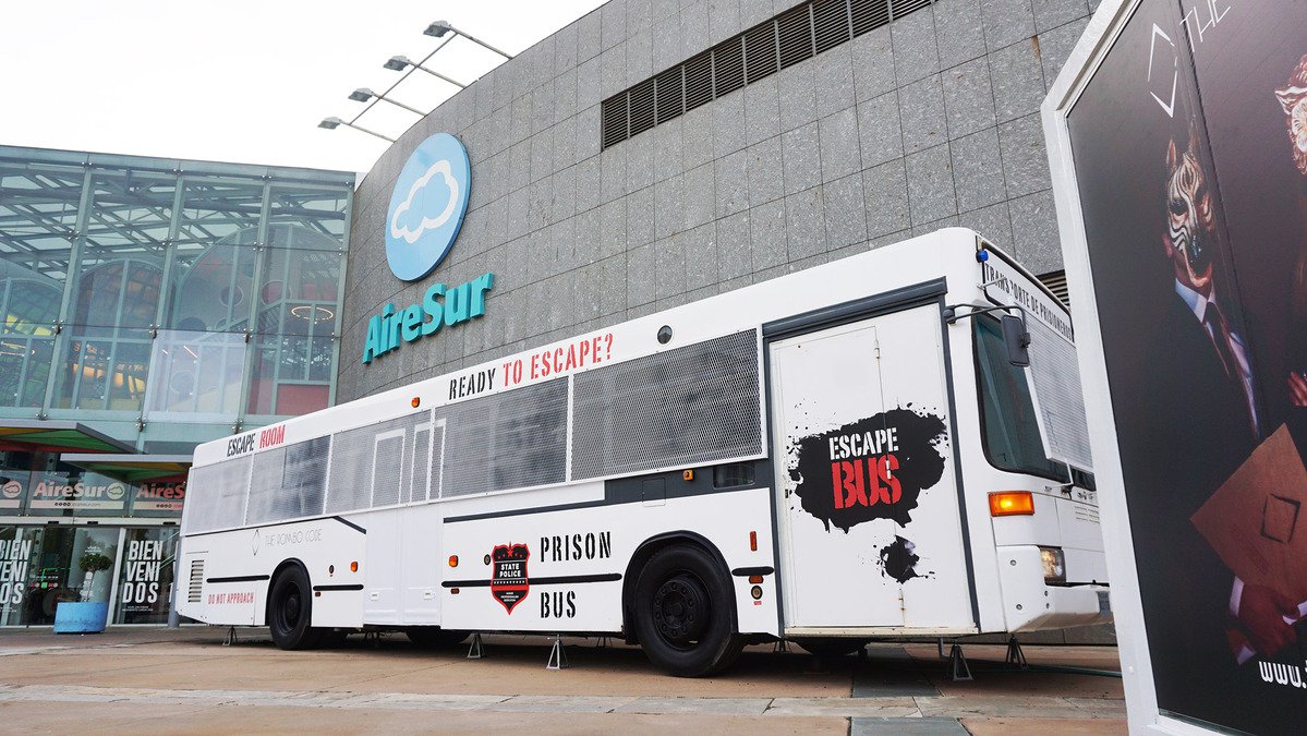 El centro comercial AireSur recibe la llegada del Escape Bus Sevilla