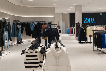 La tienda ZARA del centro comercial Artea vuelve a abrir al público tras su reforma